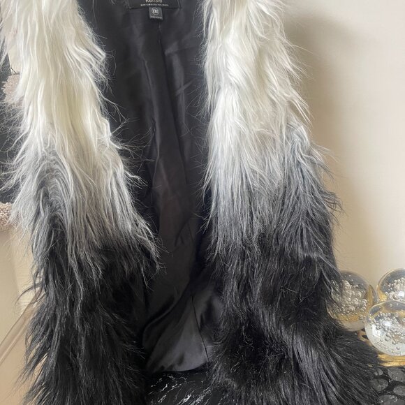 NWT 🖤🤍 Kenzie Ombré Faux Fur Vest - Picture 6 of 7